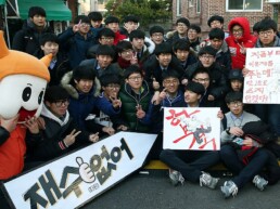 Korean students leave exam hall after Suneung CSAT test ends