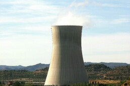 Nuclear power plant generating reliable baseload electricity