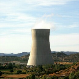 Nuclear power plant generating reliable baseload electricity